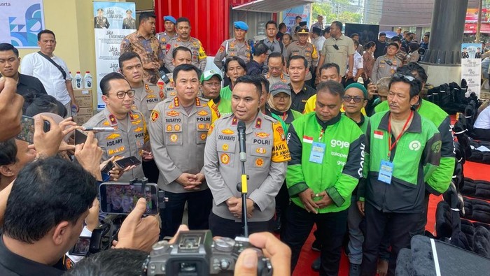 polda-metro-jaya-resmi-membentuk-komunitas-ojek-online-ojol-keamanan-dan-ketertiban-masyarakat-kamtibmas-di-jakarta-dok-polisi-1758938460430_169